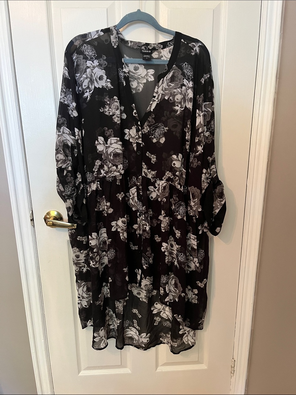 torrid Black and White Floral V-Neck Tunic Blouse